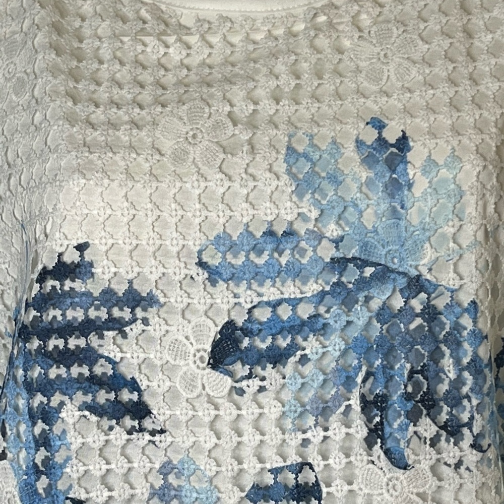 Fresh FX. Size medium. Blue and white. Floral. Overlay. Top. Short sleeve. - Picture 2 of 5